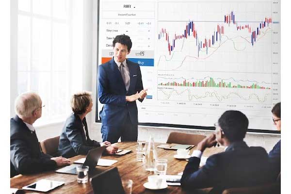 绩优权益基金密集“限流”